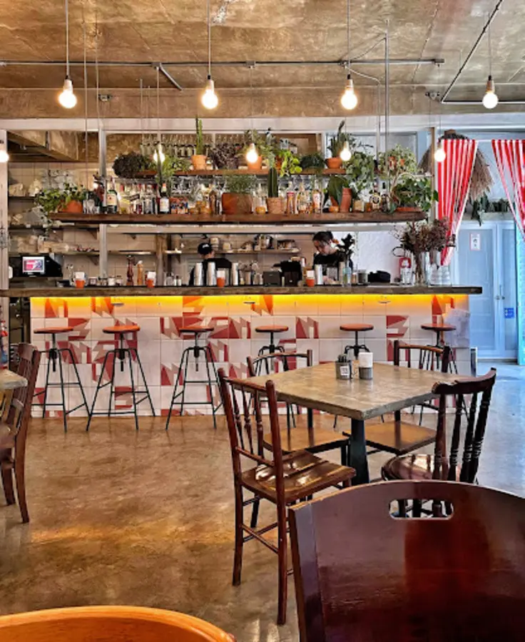 Restaurante Aconchegante Com Clima Familiar no Largo da Batata, em Pinheiros