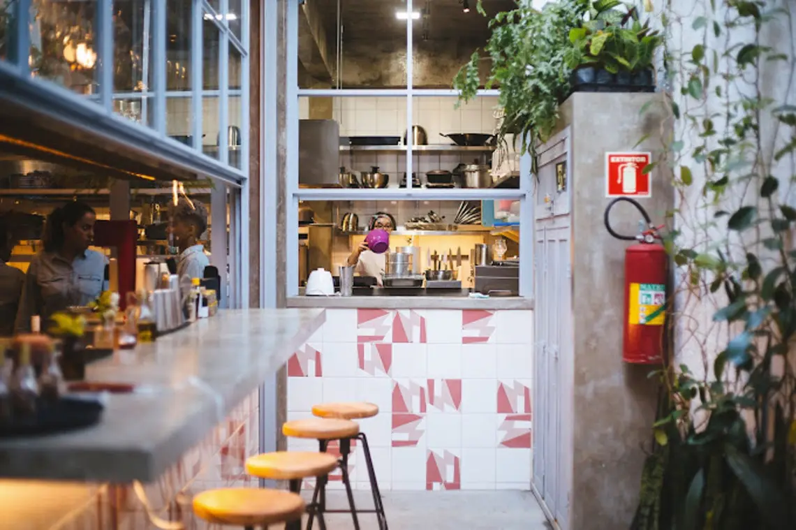 Restaurante Aconchegante Com Clima Familiar no Largo da Batata, em Pinheiros