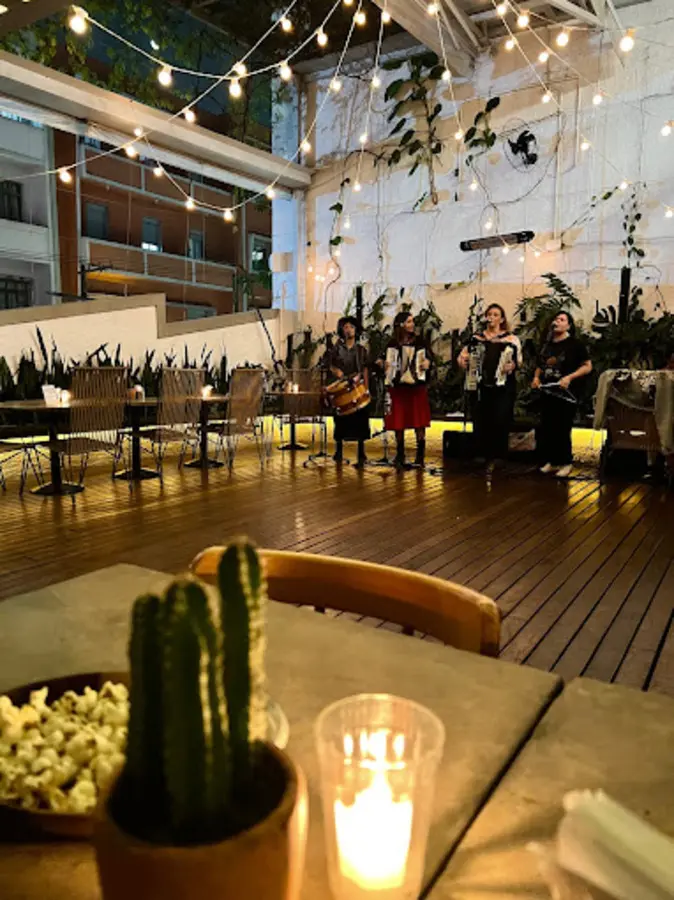 Restaurante Aconchegante Com Clima Familiar no Largo da Batata, em Pinheiros