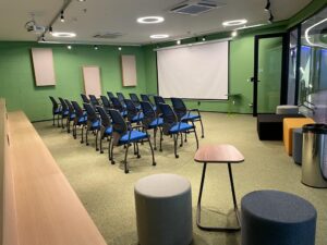 Sala de reunião base coworking alianz parque