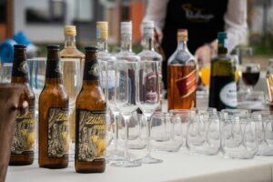 Catering de bebidas em são paulo com cerveja, destilados e drinks
